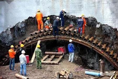 文峰隧道钢花管支护案例